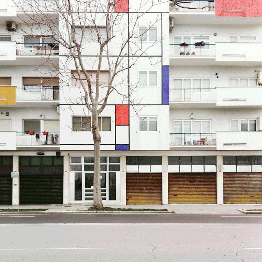 Tác phẩm trừu tượng tiêu biểu của Piet Mondrian, sử dụng lưới đen, màu cơ bản, phong cách De Stijl.